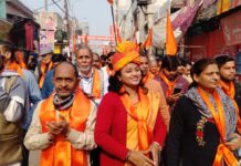 भगवा यात्रा में मोदी और योगी और सपना बंसल के नारों से गूंजा खोड़ा