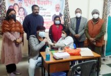 पार्षद की मुहिम लाएगी रंग, बरसात में भी बच्चों को लगी कोरोना की डोज