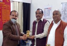 पार्षद मनोज गोयल ने पीएसी कमांडेंट से मुलाकात की