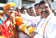प्राथमिक शिक्षक संघ ने अजीतपाल त्यागी को पहनाई 51 किलो की माला, स्वागत