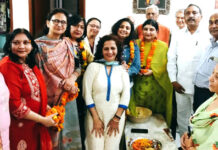 महिला मोर्चा ब्रिज बिहार में पार्षद मनोज गोयल ने की चाय पर चर्चा