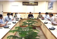 एमएलसी निर्वाचन कार्य में लापरवाही नहीं होगी बर्दास्त: डीएम