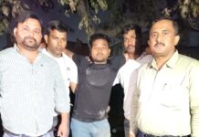 सुरक्षा में तैनात गार्ड ने कराई थी 24 कैरेट शोरूम में 10.5 लाख की लूट
