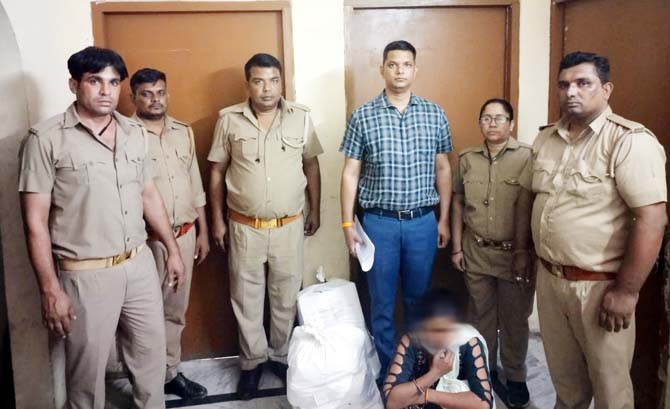 Noida-Excise-arested-women