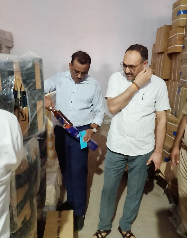 Excise-Department-Raid-Transport (1)