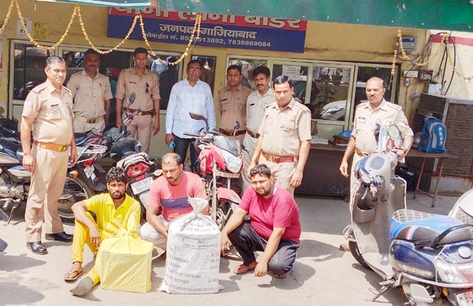 Delhi-Liquar-smugller-arested (1)