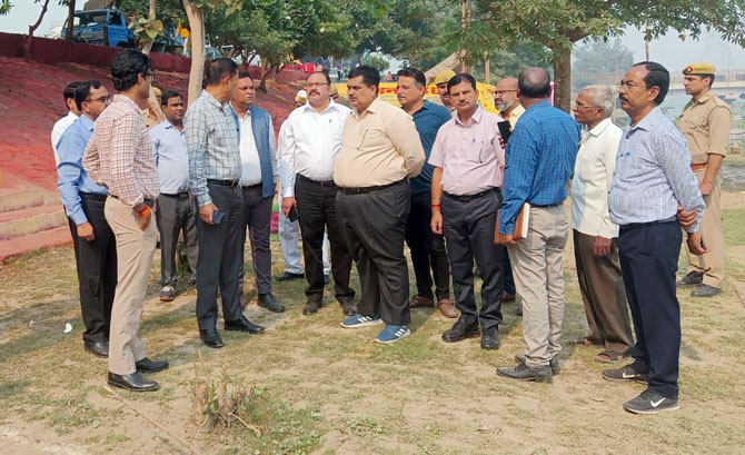 chat-ghat-inspection-dm-nagar-ayukut (1)