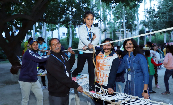 dr-kn-modi-global-school-night-out-program (3)