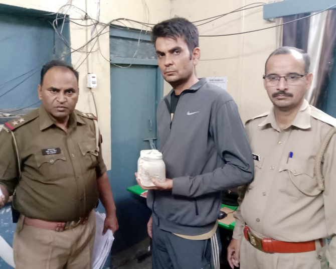 liquar-smugller-arested