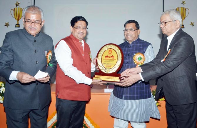 minister-narendra-kashyap-caremony-mmh-collage (1)