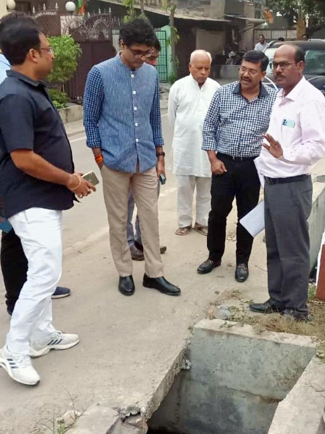 nagar-ayukut-inspection-stream water-flow (3)
