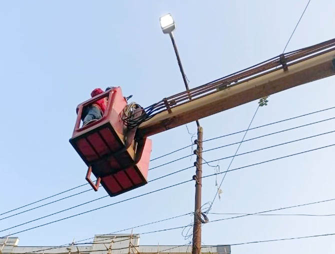 street-light-repairing-work-started (2)