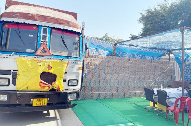 excise-checking-ather-state-illigal-liquar-smugller