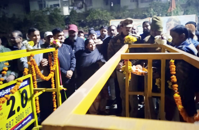 kaushambi-police-station-gave-baricade (2)