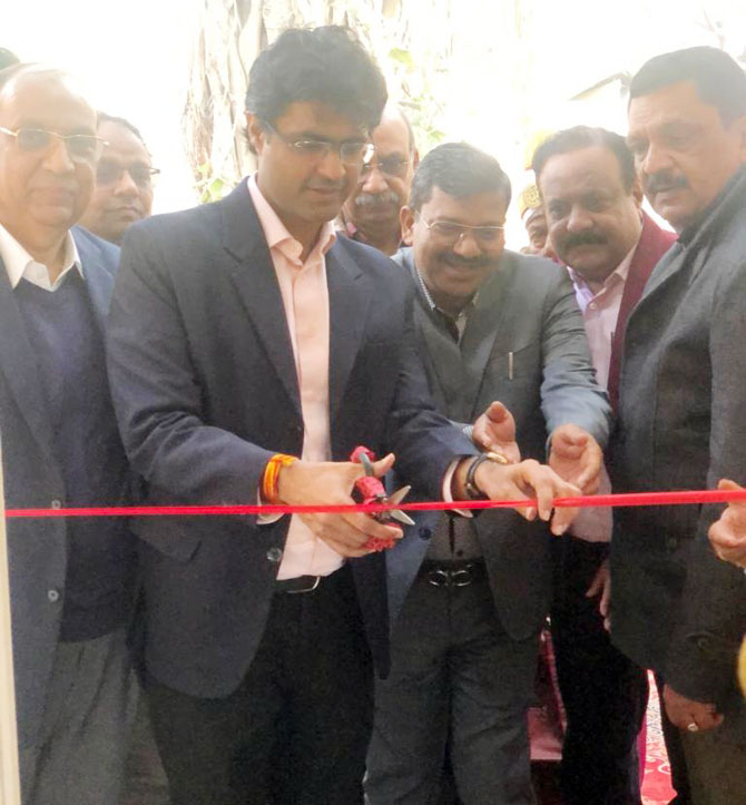 rotary-club-of-ghaziabad-toilet-blocks-inogration (3)