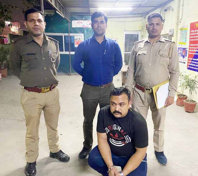 salesmen-arested-excise-department