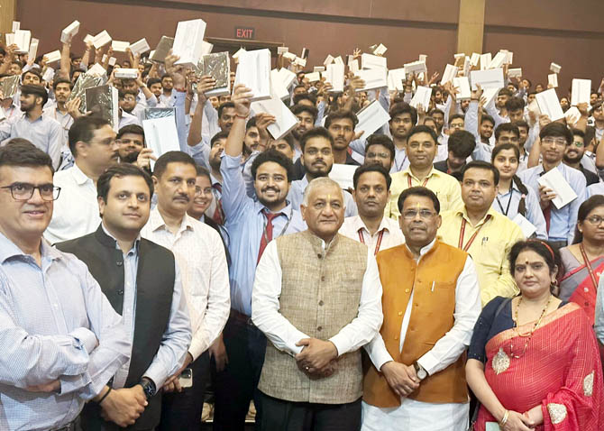 tablets-distributed- students (1)