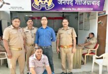 दुकान खुलने से पहले ही शुरु कर देता था अपनी दुकान, दोगुने दाम में बेचता था शराब
