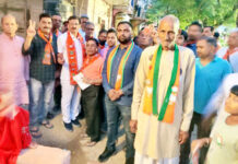 भाजपा पार्षद प्रत्याशी विनय चौधरी व उनकी पत्नी ने किया जनसंपर्क -क्षेत्र का सर्वांगीण पहली प्राथमिकता: विनय चौधरी