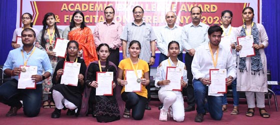 ITS-Mohan-Nagar-students-honored (2)