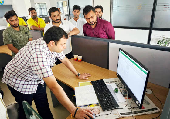 Municipal- Commissioner-inspection-intigrated-control-room (1)