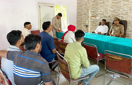chowkidar-meeting-excise-officer (3)