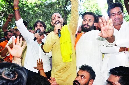 Hindu-Raksha-Dal-protest (1)