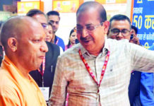व्यापार मेले में यीडा के स्टाल पर पहुंचे सीएम योगी आदित्यनाथ, सीईओ डॉ अरुणवीर सिंह के प्रयासों को सराहा