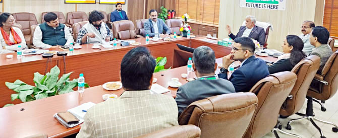 Chief-Secretary- Durga-Shankar- Mishra-Meeting-Greter-Noida (3)