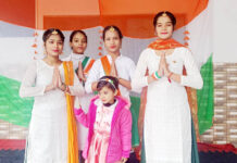 गणतंत्र दिवस पर कैंब्रिज पब्लिक स्कूल में बच्चों ने मनाया जश्न, देशभक्ति गीतों पर दी प्रस्तुति