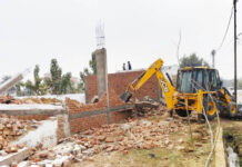 ननवा का राजपुर में अवैध निर्माण पर ग्रेटर नोएडा प्राधिकरण का चला बुलडोजर
