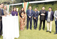 राजभवन में मनाया गया उत्तर प्रदेश दिवस, नोएडा-ग्रेनो के अधिकारी भी हुए शामिल