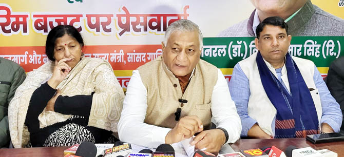 vk-singh-press-met (2)