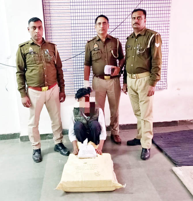 noida-abk-liqauar-smugller