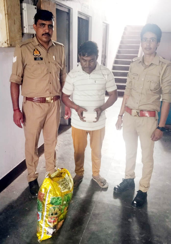 noida-abk-liquar-smugller
