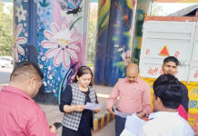 लोकसभा चुनाव को लेकर एक्शन मोड में गौतमबुद्ध नगर का आबकारी विभाग पड़ोसी राज्यों से आने वाले वाहनों की शुरू हुई चेकिंग