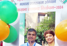 गौतमबुद्धनगर : वीआईपी से लेकर अधिकारियों ने किया मतदान लोगों से की मताधिकार की अपील