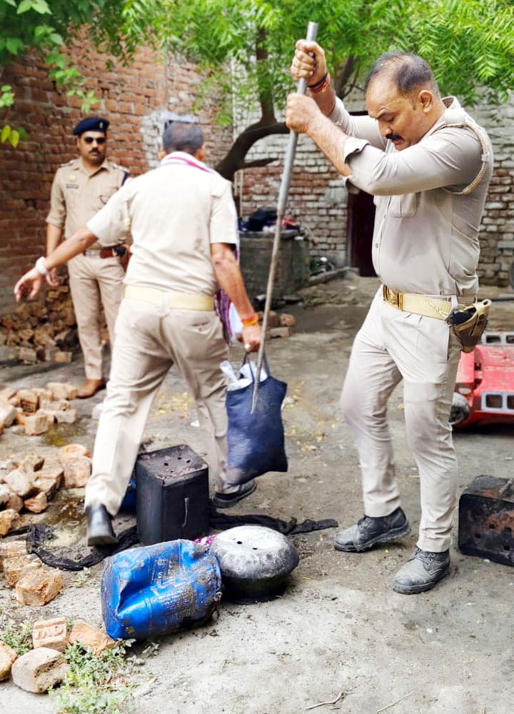 lok-sabha-excise-raid-liquar-smugller (1)