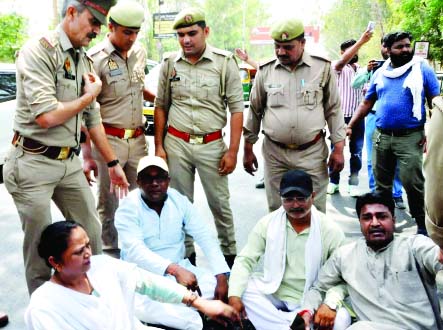 councilors-protest