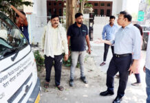 ओएसडी संतोष कुमार ने सेक्टर बीटा वन व 2 में सफाई व्यवस्था का लिया जायजा सफाई व्यवस्था ठीक न होने पर जताई नाराजगी