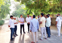 वरिष्ठ प्रबंधक ने सफाई व्यवस्था का लिया जायजा, ठेकेदार पर जुर्माना