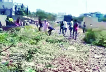 अतिक्रमण हटाने गई प्राधिकरण की टीम पर अवैध कब्जा धारकों ने किया हमला