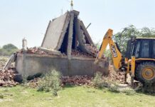 ग्रेनो प्राधिकरण का तुस्याना गांव में गरजा बुलडोजर अवैध निर्माण को किया ध्वस्त