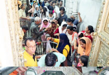 सावन का पहले सोमवार पर शिवालयों में उमड़ी भीड़, हर हर महादेव की गूंज से भक्तिमय हुआ वातावरण