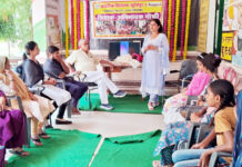 प्राथमिक विद्यालय खुर्रमपुर प्रथम में शिक्षक अभिभावक गोष्ठी में बच्चों के समग्र विकास पर हुई चर्चा