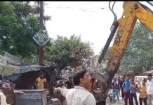 सिंगल यूज प्लास्टिक के साथ अवैध अतिक्रमण पर चला निगम का बुलडोजर