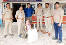सेनेटरी दुकान की आड़ में चला रहा था अवैध शराब का धंधा, शराब तस्करी के लिए पत्नी को बनाया मोहरा