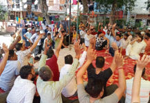 लोगों ने किया ब्रज विहार डी ब्लॉक में साप्ताहिक पैठ बाजार का विरोध