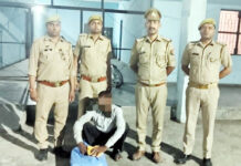 रात के अंधेरे में बेच रहे थे यूपी व हरियाणा की शराब, आबकारी विभाग की टीम ने रात्रि अभियान में पकड़े तीन तस्कर