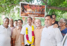 कौशांबी में पप्पू चौपाल खुशी का खजाना बनी चर्चा का विषय
